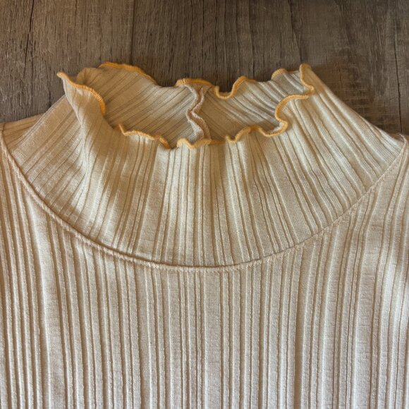 Everlane The Pleated Turtleneck Long Sleeve Ribbed Shirt in Parchment Small - Picture 7 of 10